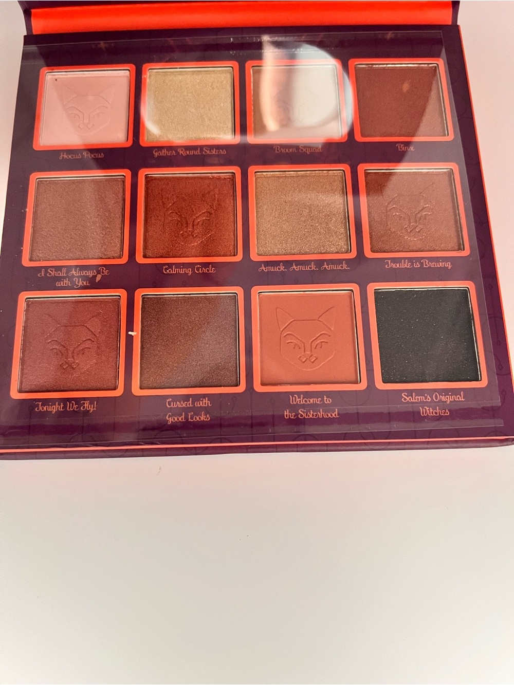 Disney Hocus Pocus 12 Shade Eyeshadow Palette With Mirror - Picture 4 of 6